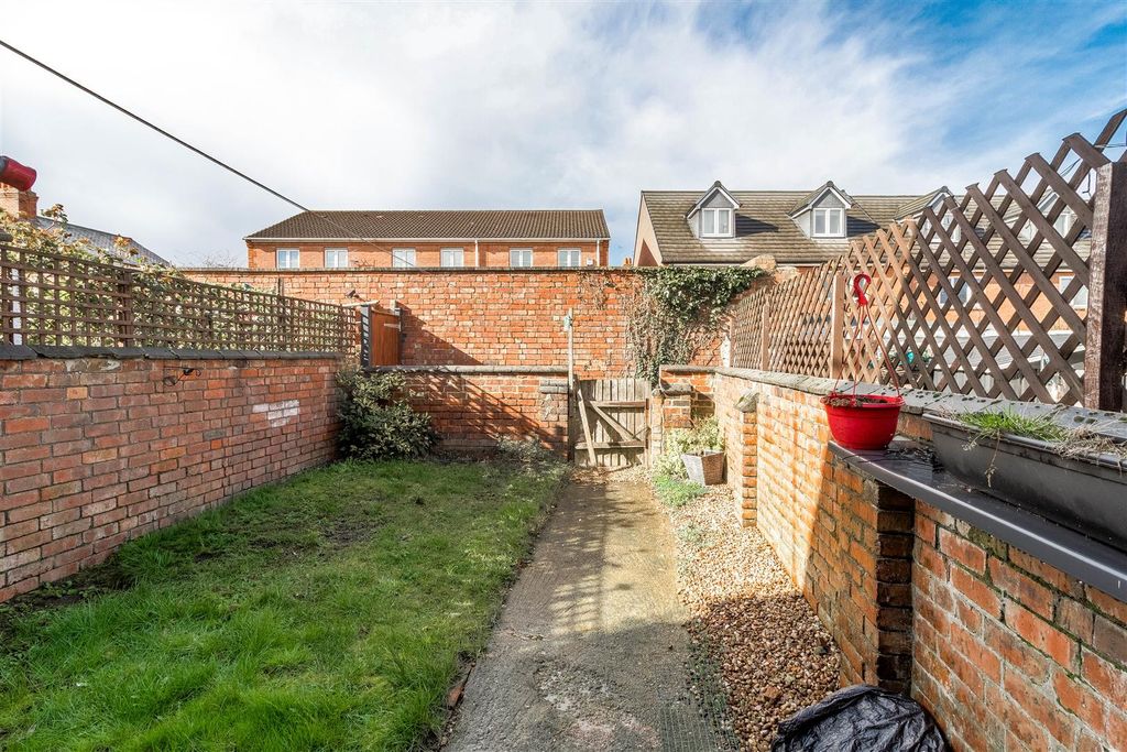 Property photo 2 of 3 Salisbury Road Garden