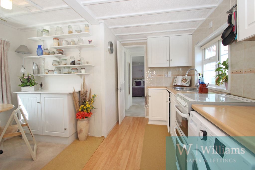 Property photo 3 of 11 1
