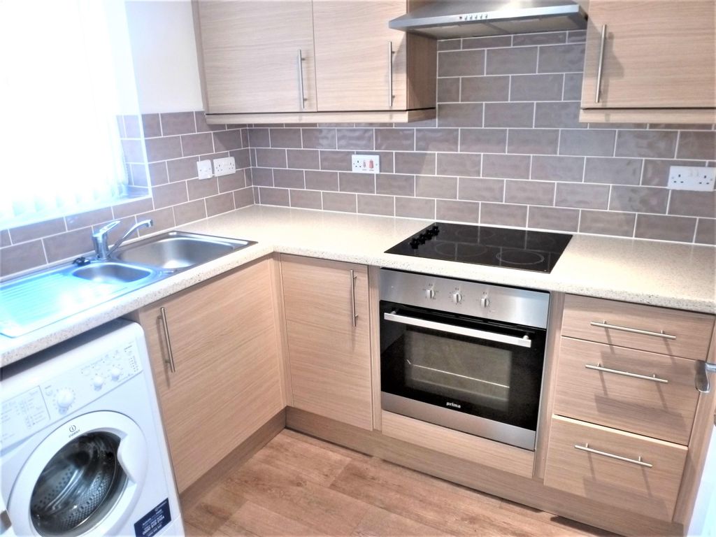 Property photo 1 of 4 Kitchen