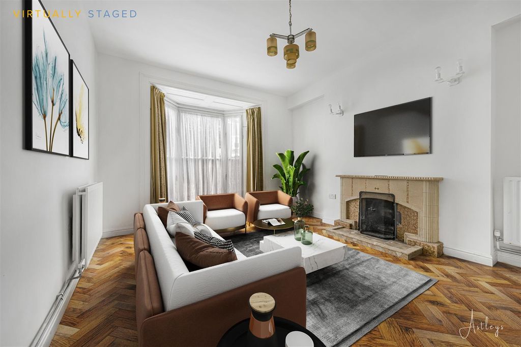 Property photo 2 of 11 Lounge