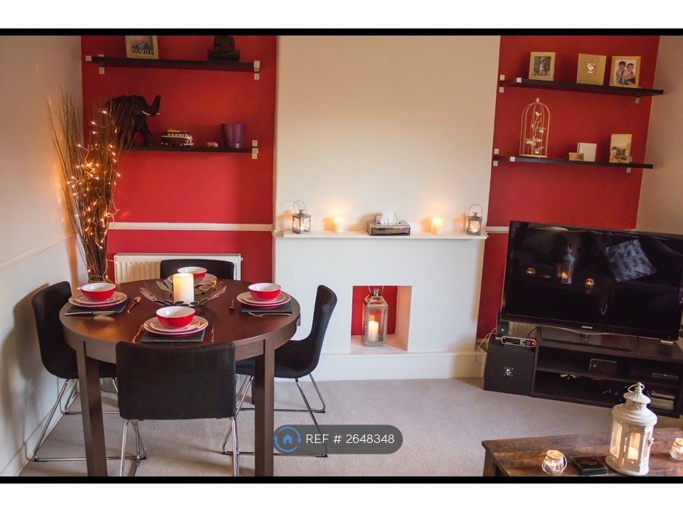 Property photo 3 of 21 Living Room