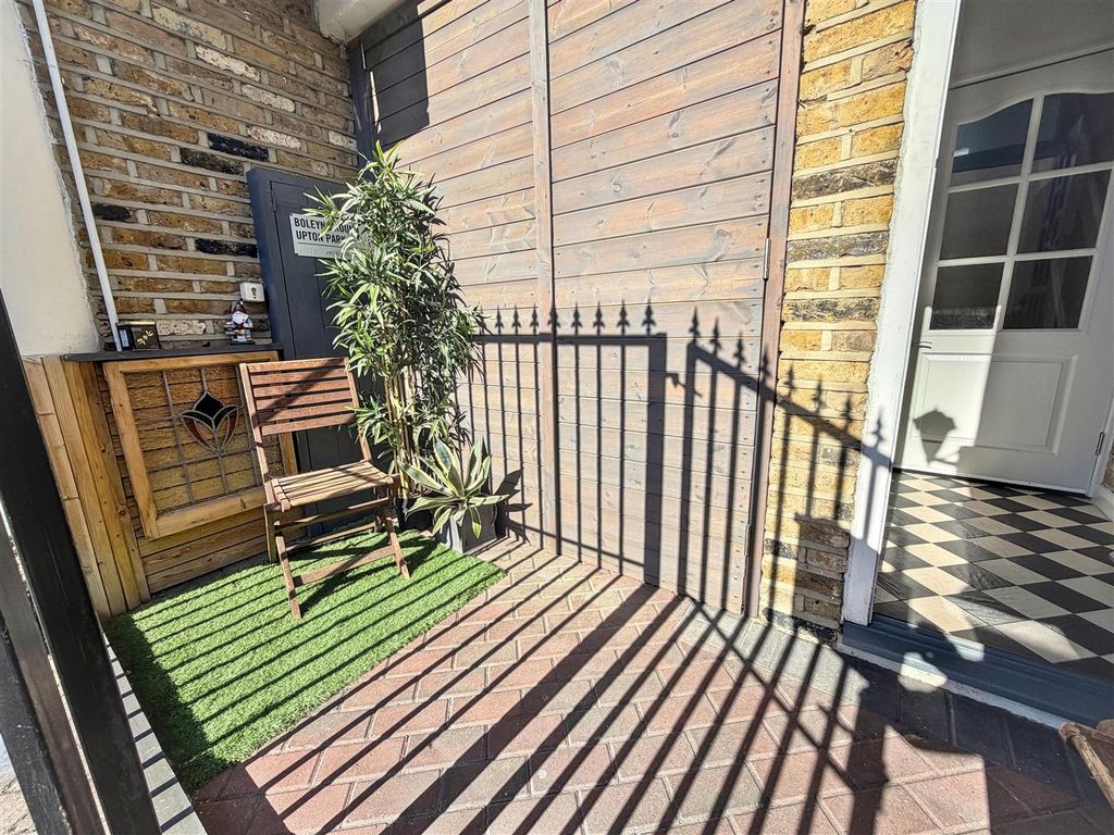 Property photo 2 of 11 Courtyard Garden