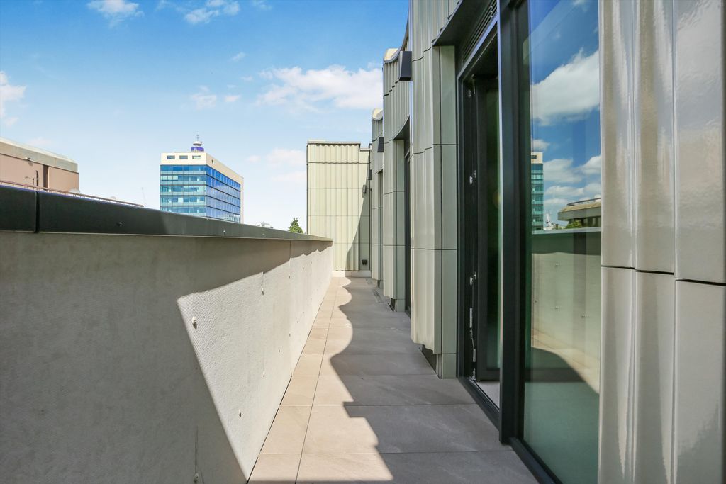 Property photo 2 of 19 Image