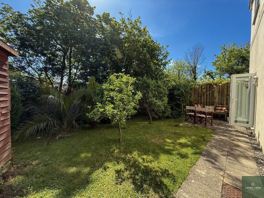 Property photo 2 of 21