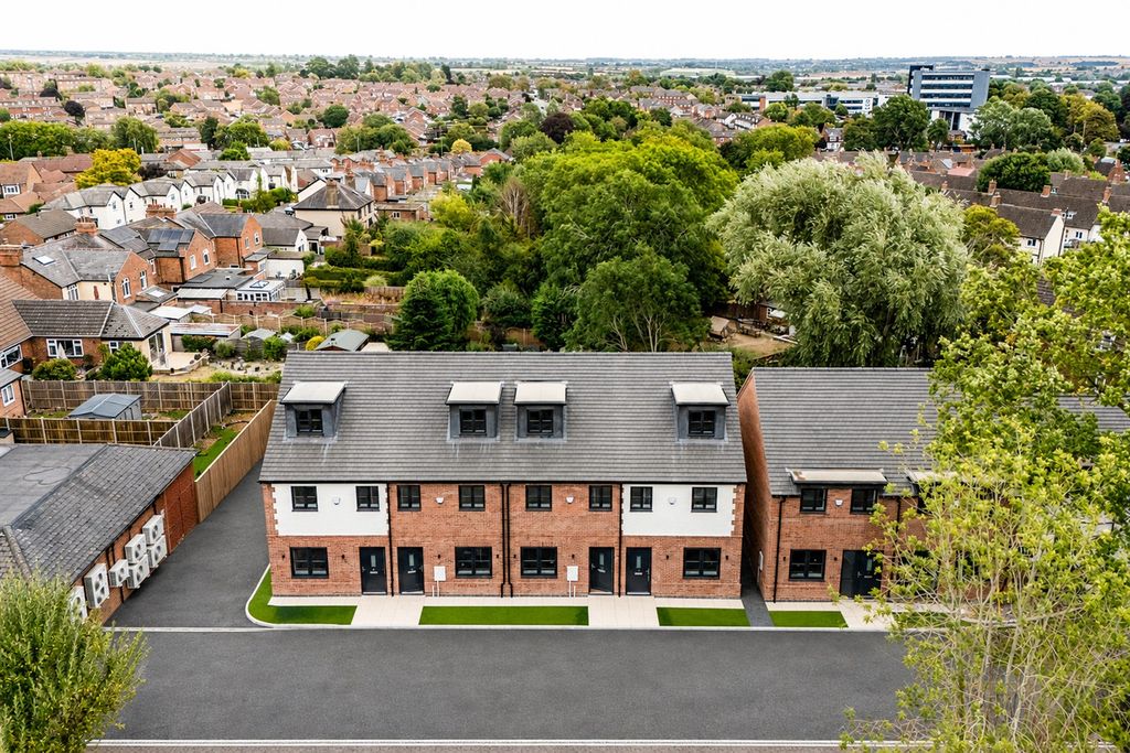 Property photo 1 of 43 Douglas Jane Close