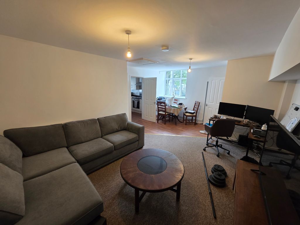 Property photo 2 of 6