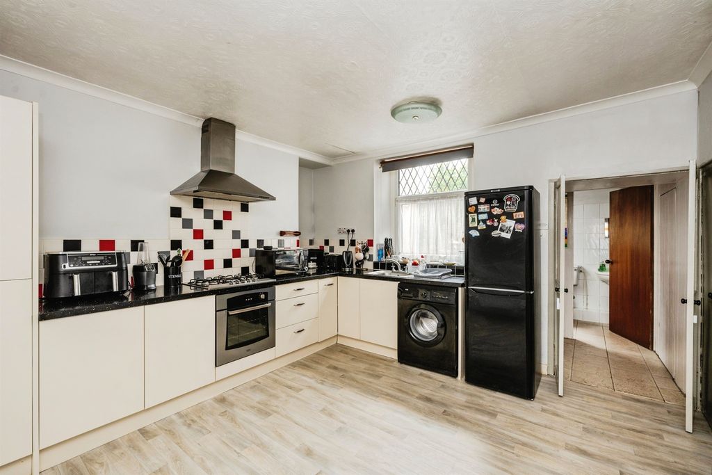 Property photo 2 of 16