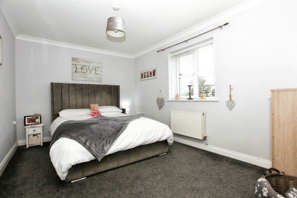 Property photo 3 of 21