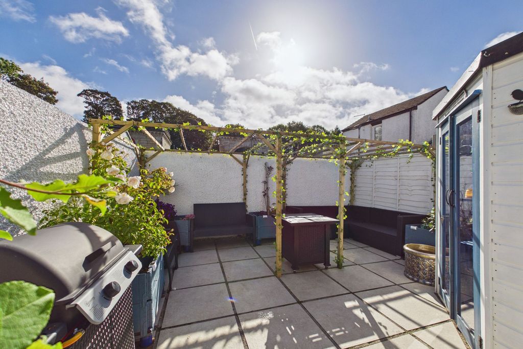 Property photo 2 of 12 Outdoor Living Space