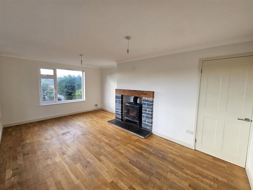 Property photo 3 of 26 Living Room