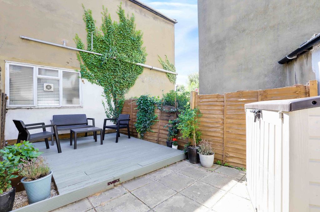 Property photo 2 of 8