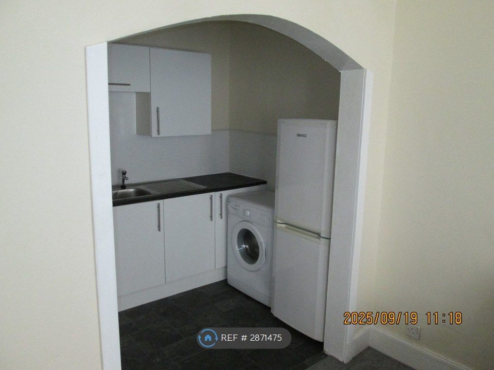 Property photo 3 of 8 Kitchen