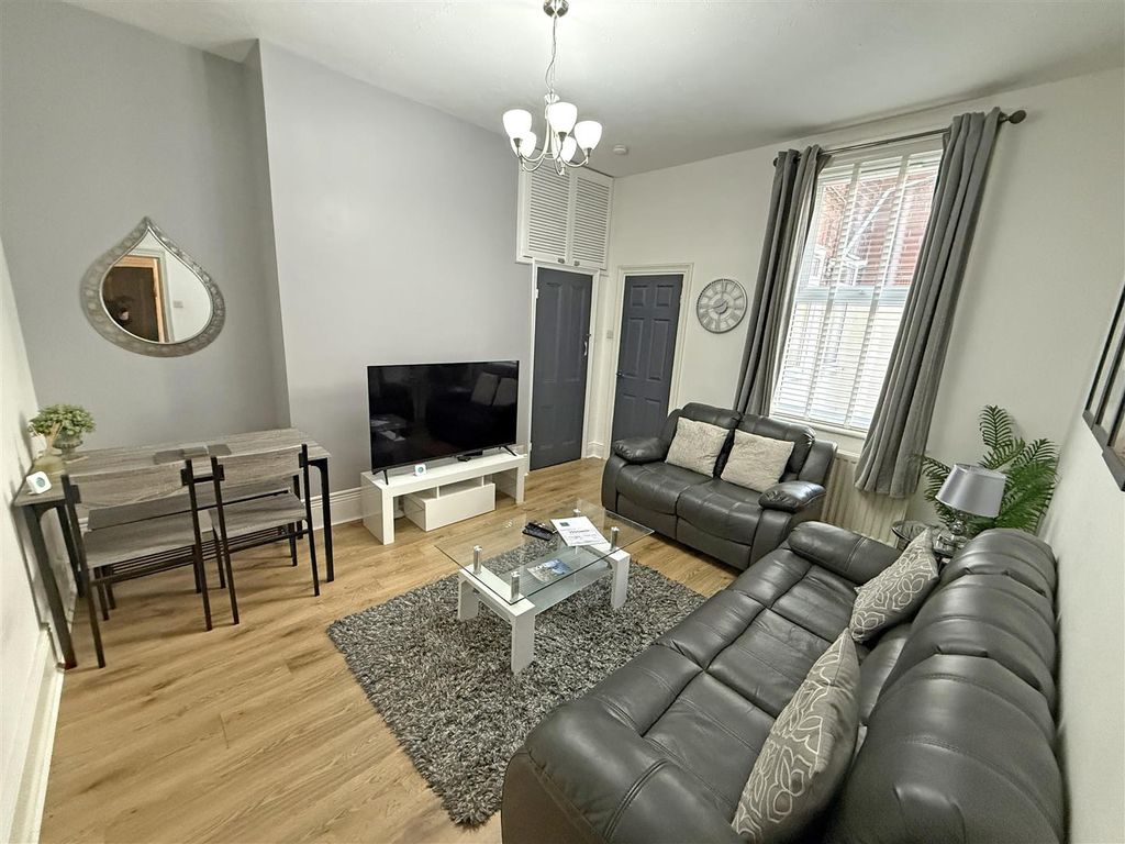 Property photo 2 of 9 Living Room.Jpg