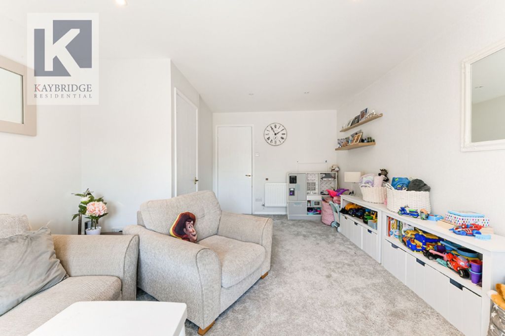 Property photo 3 of 12 Pemberley Chase, West Ewell