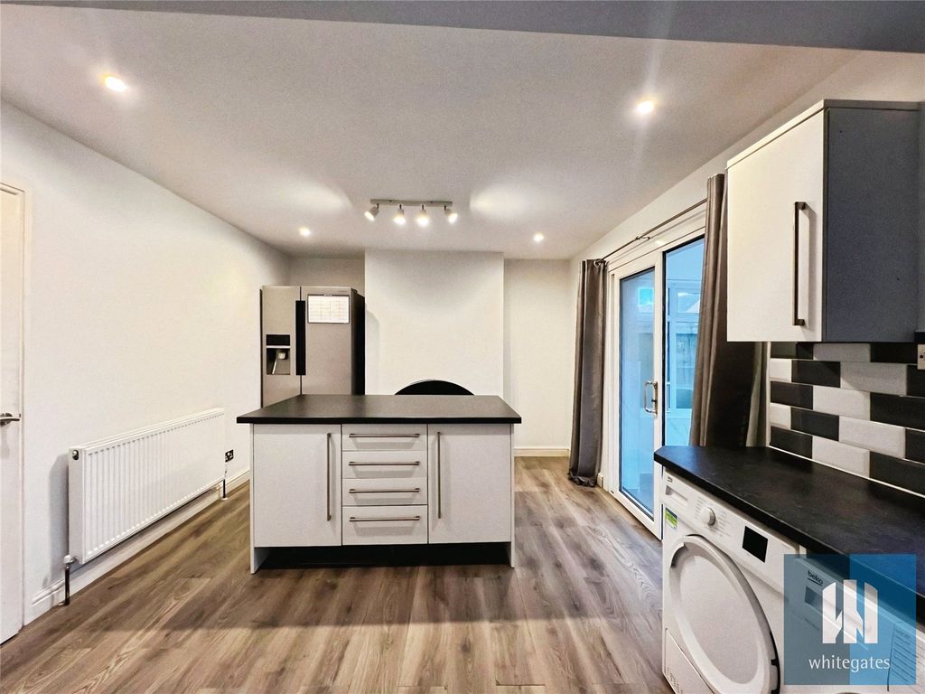 Property photo 3 of 19 Picture No. 05