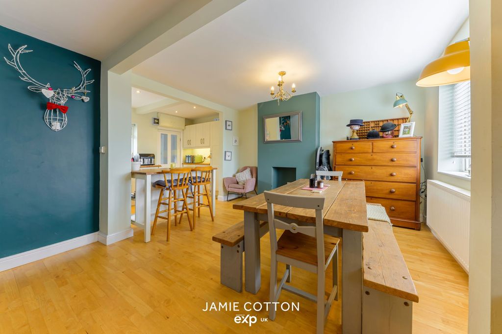 Property photo 1 of 28