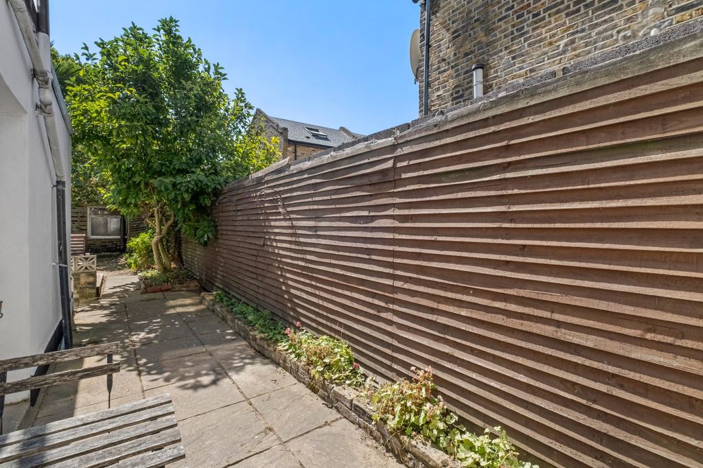 Property photo 3 of 14 Garden