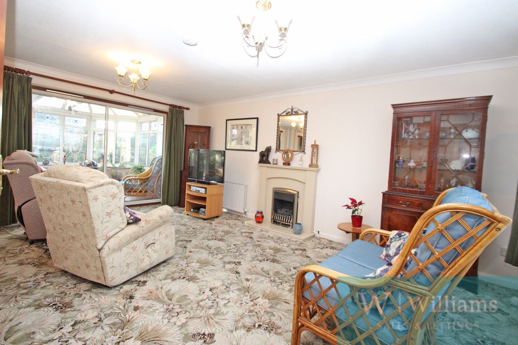 Property photo 2 of 16 Lounge