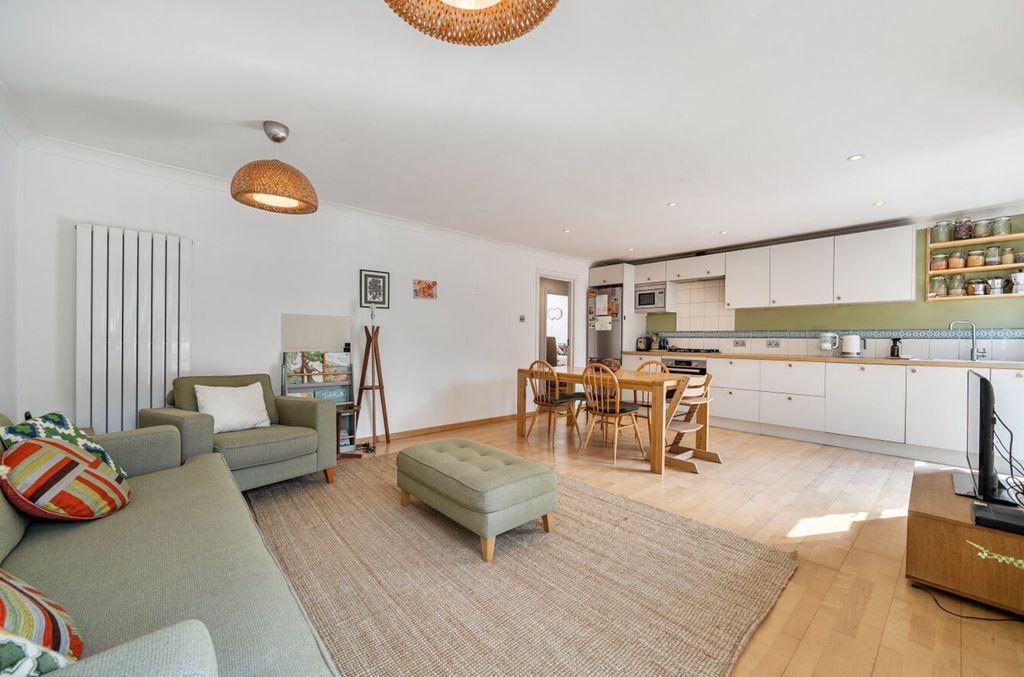 Property photo 1 of 12 Kitchen/Reception