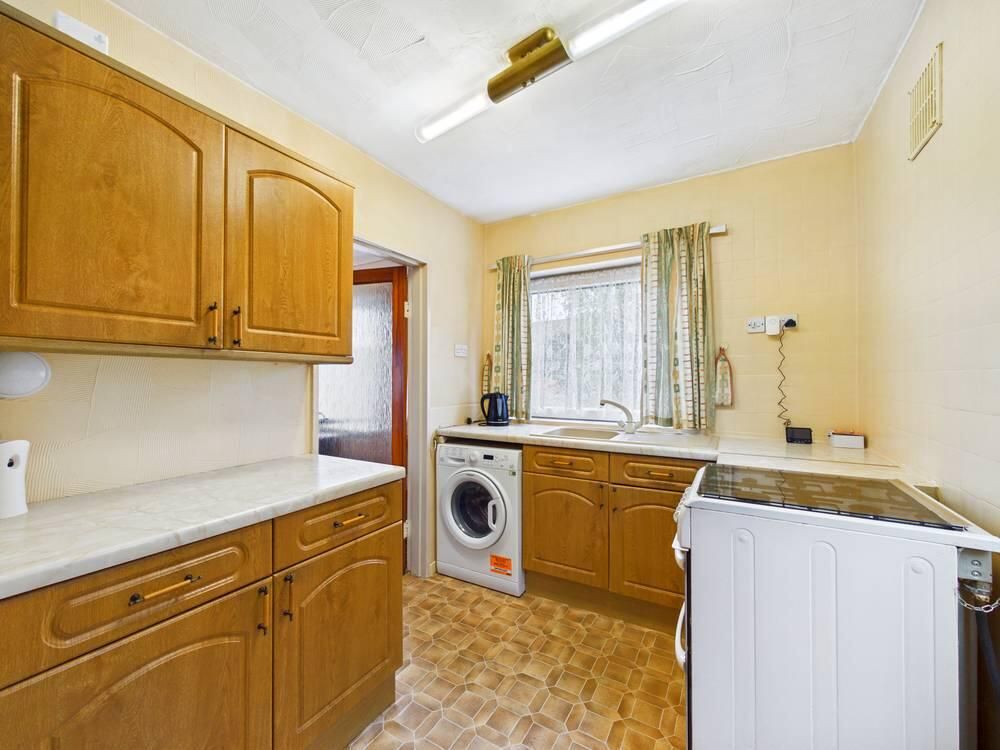 Property photo 3 of 10 Kitchen