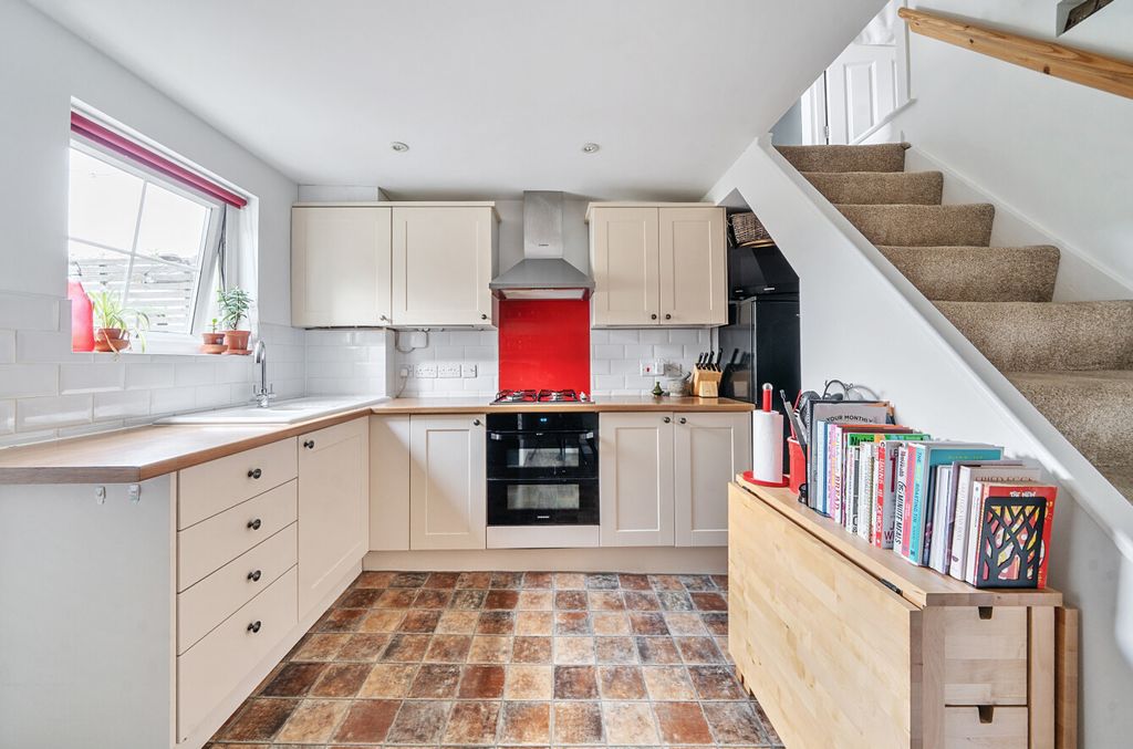 Property photo 3 of 13 1330128-9-6887B6d...
