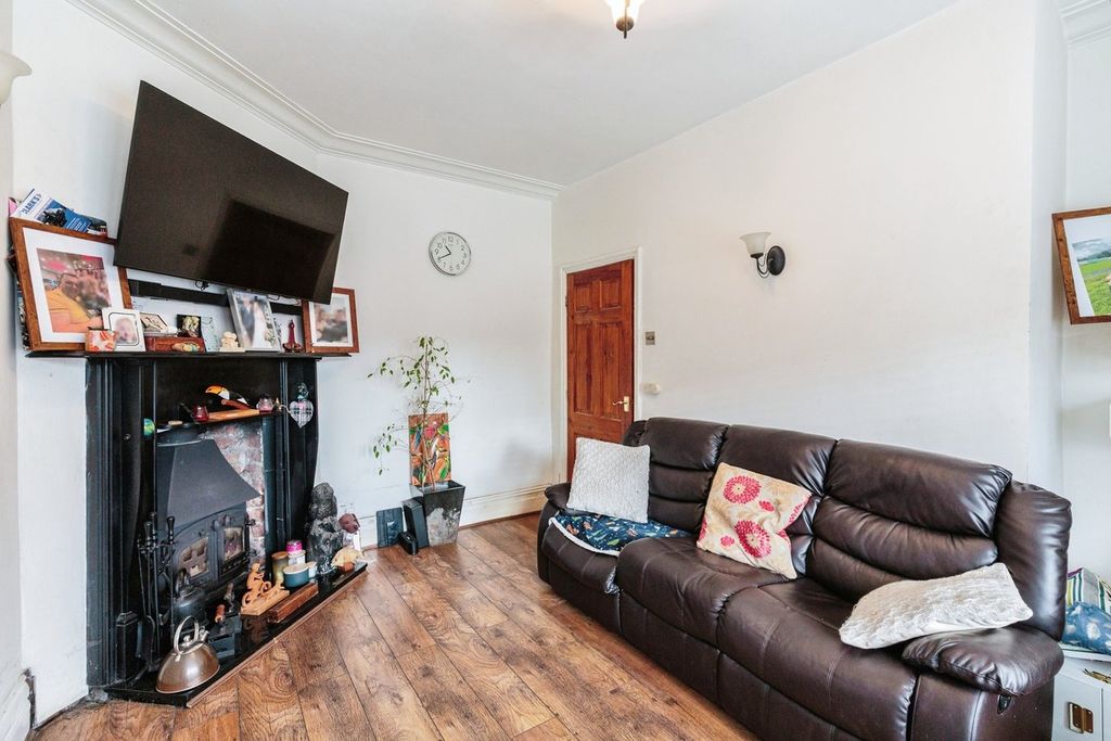 Property photo 2 of 18