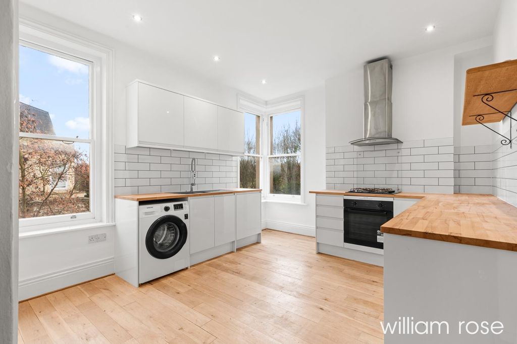 Property photo 2 of 12 Broomhillroad_1.Jpg