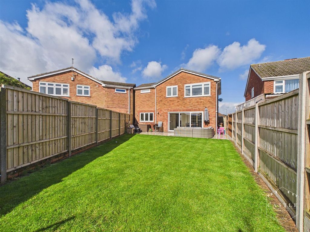 Property photo 2 of 28 Outside