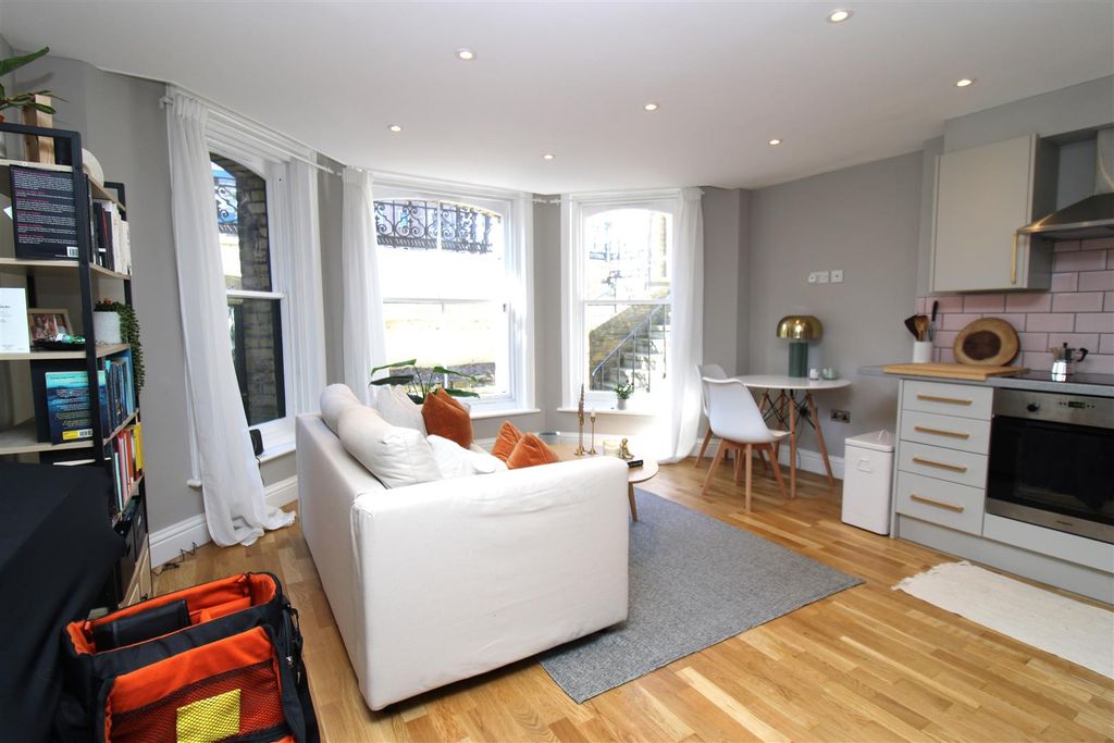 Property photo 3 of 7 Living Room