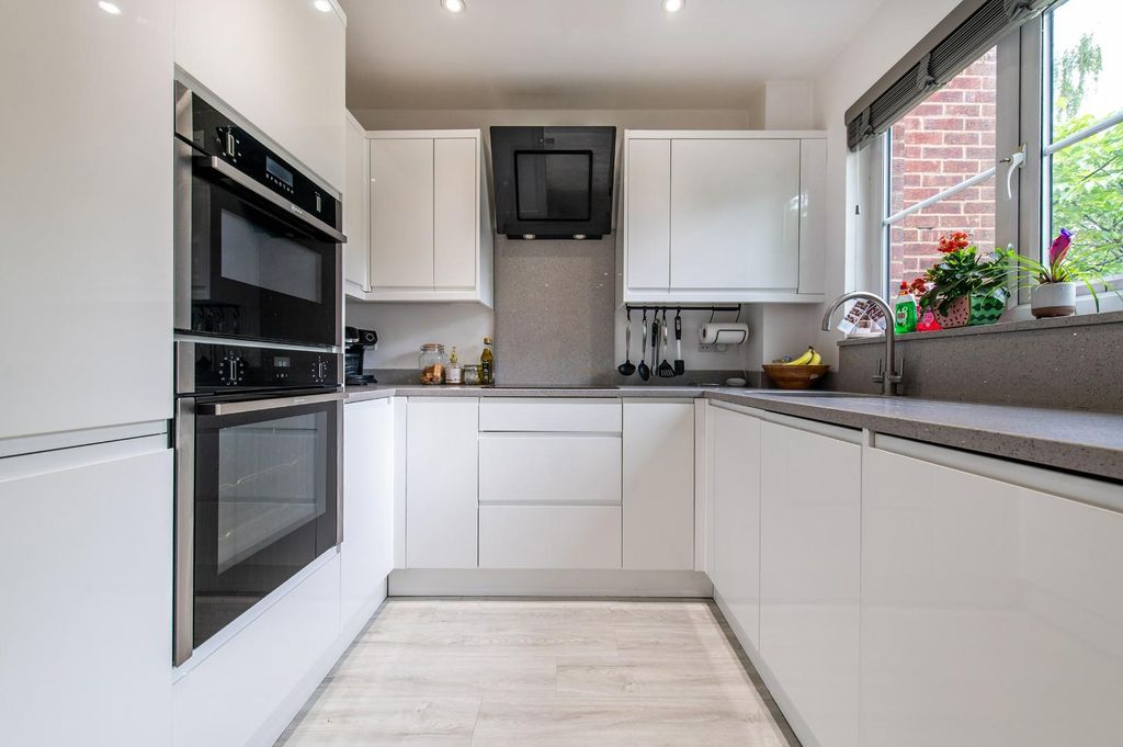 Property photo 3 of 12 Kitchen