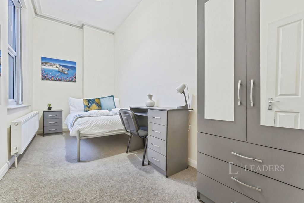 Property photo 3 of 7 Pbox-Img.Jpg