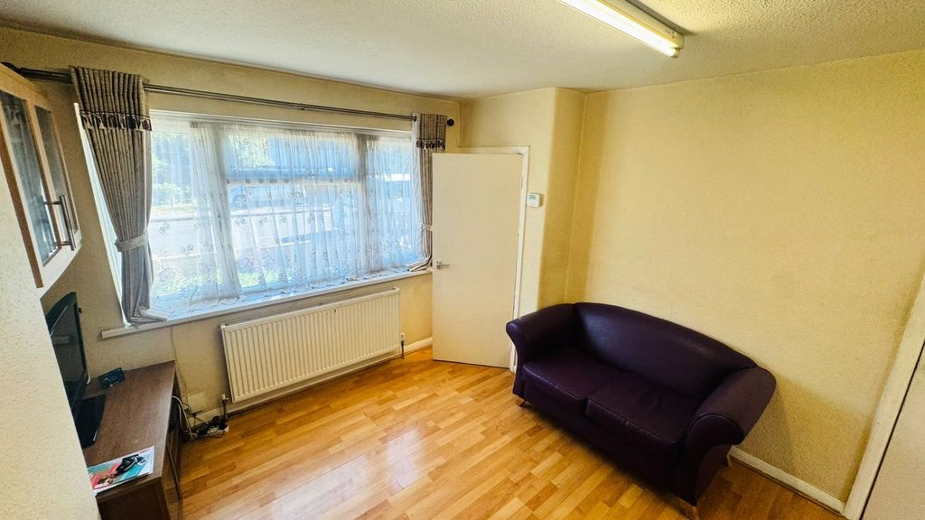 Property photo 3 of 10 Picture No. 01