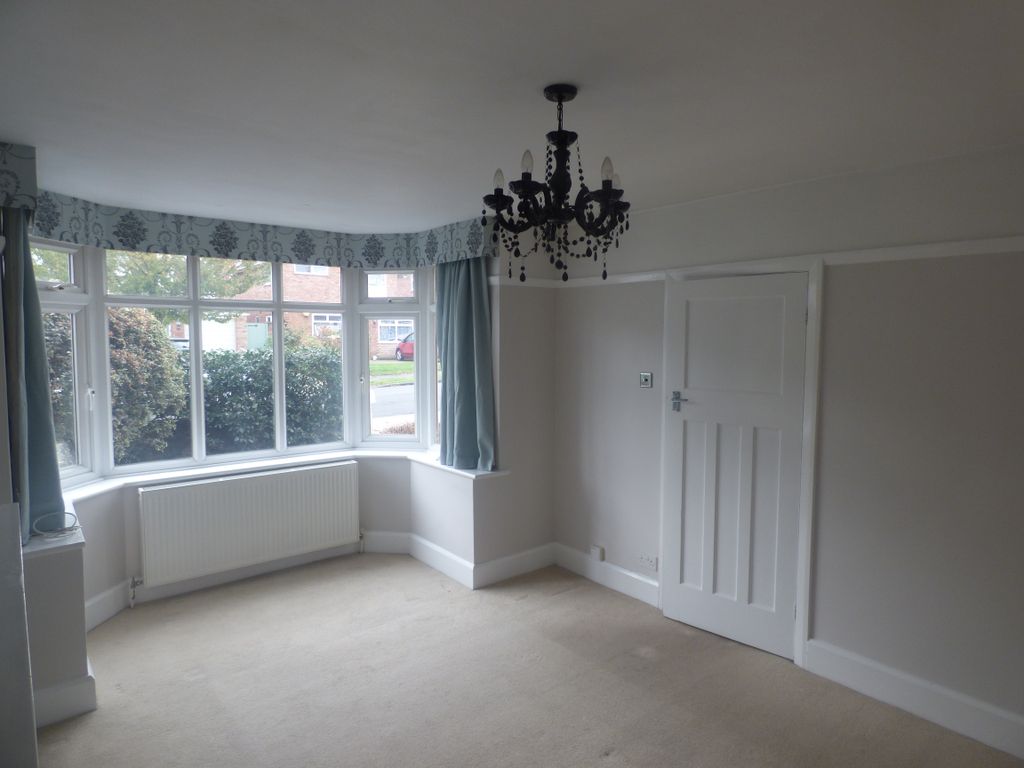 Property photo 1 of 10 Living Room