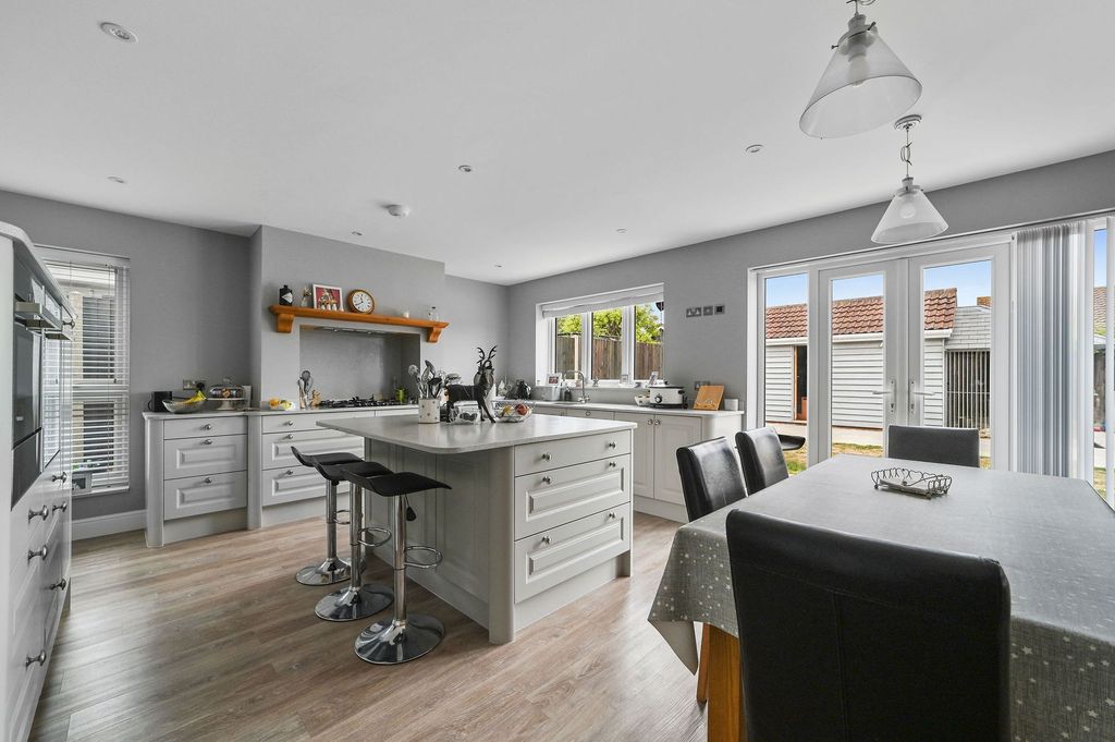 Property photo 2 of 22