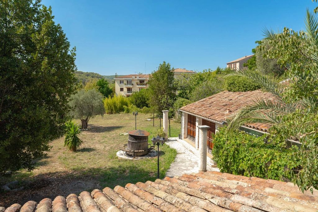 Property photo 3 of 21