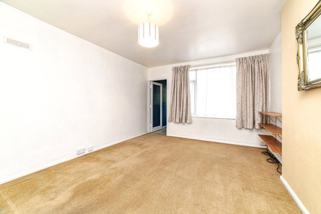 Property photo 3 of 19 Picture No. 03