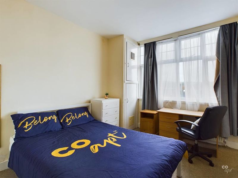 Property photo 3 of 9 Bed