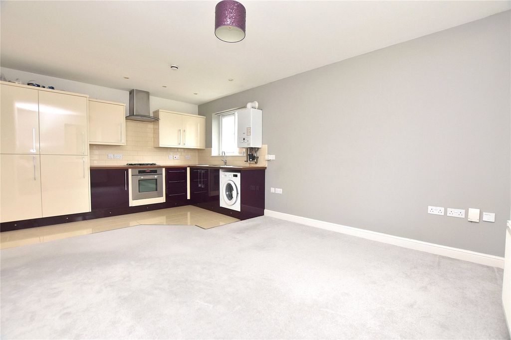 Property photo 3 of 14 Living/Kitchen