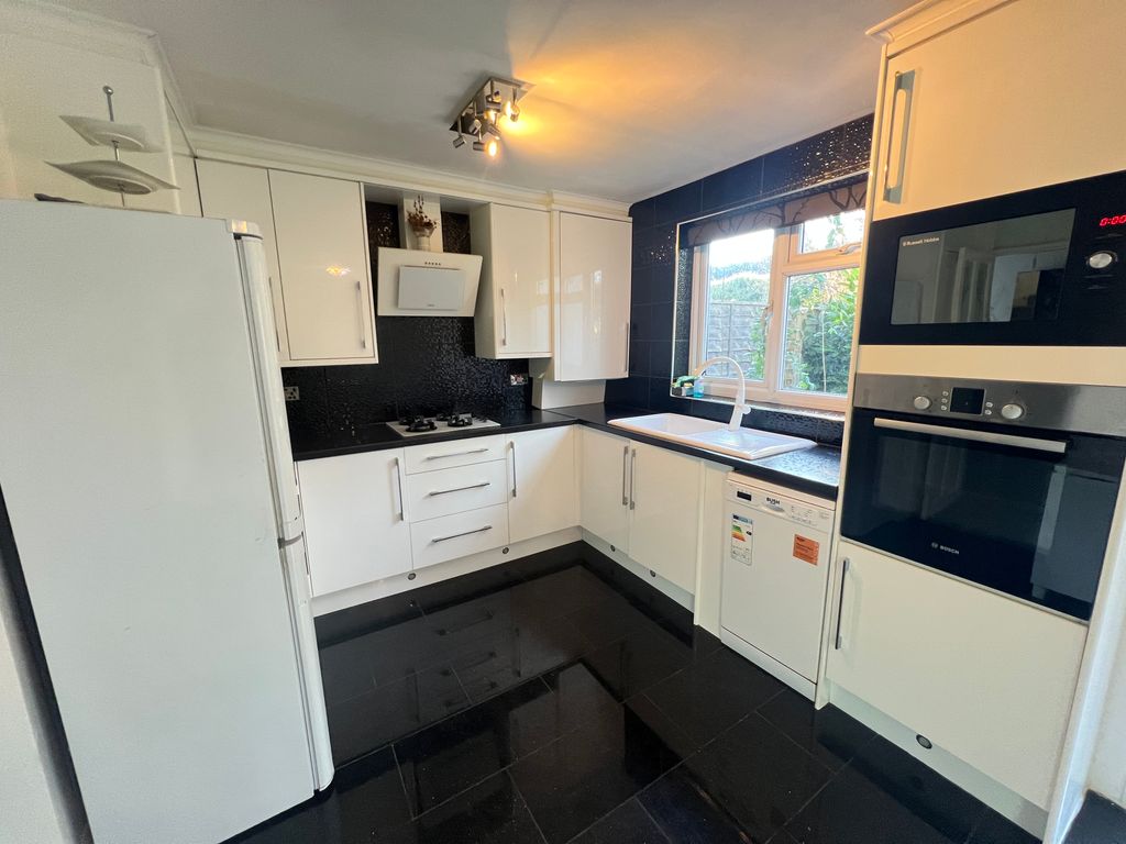 Property photo 2 of 11 Image