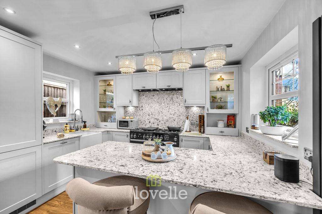 Property photo 3 of 42