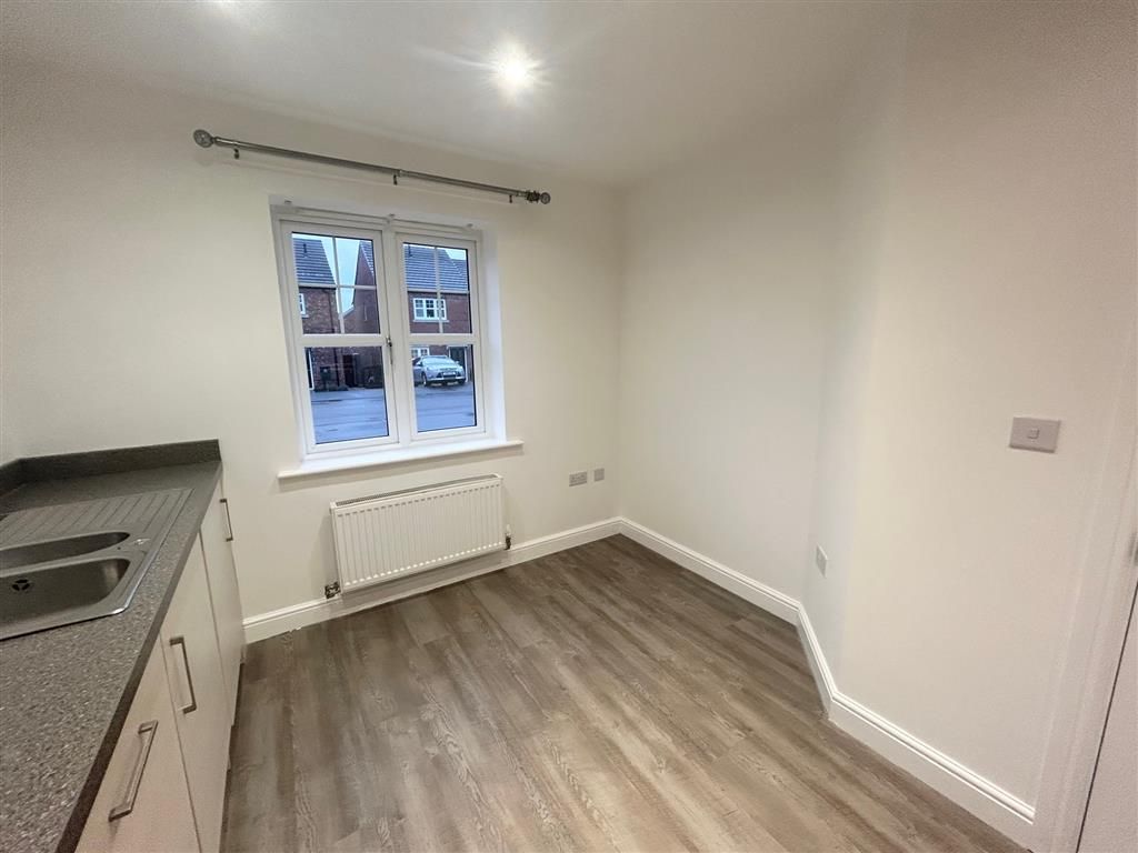 Property photo 3 of 10 Kitchen