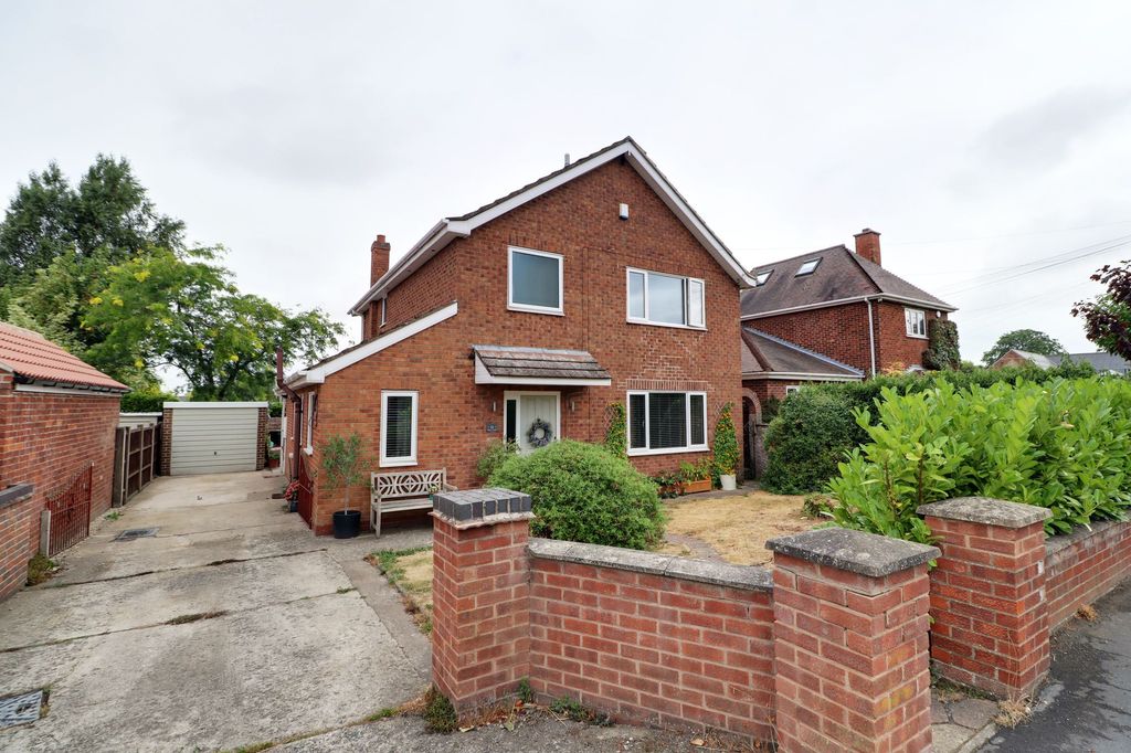 Property photo 1 of 28