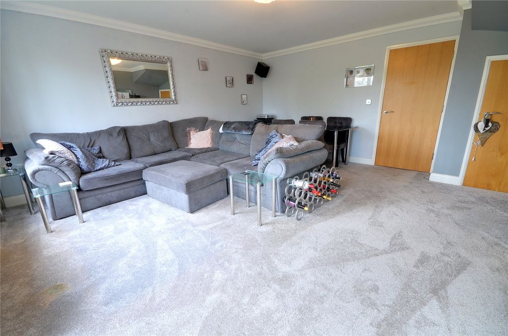 Property photo 3 of 22 Lounge/Diner