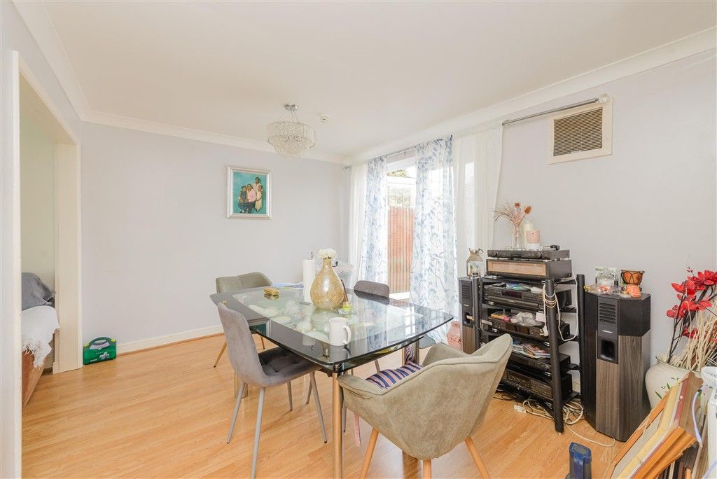 Property photo 3 of 14 Dining Area