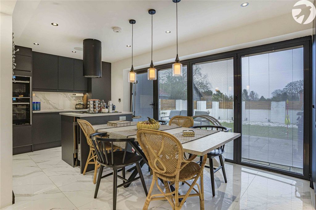 Property photo 2 of 15 Picture No. 08