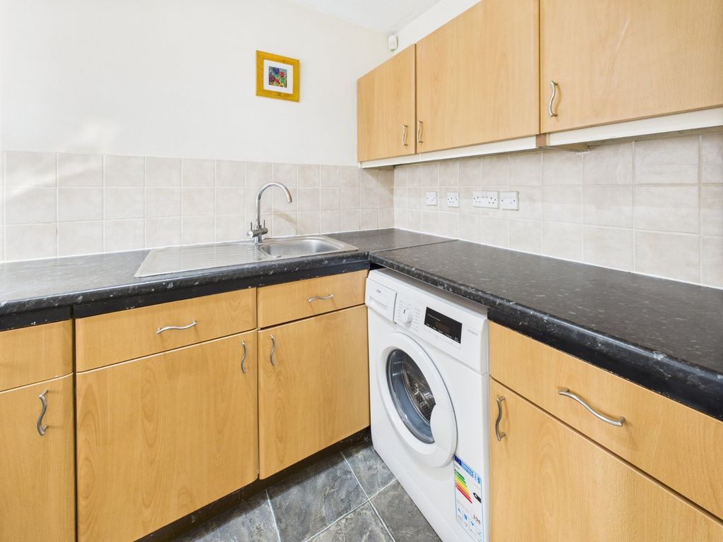 Property photo 3 of 8 Kitchen