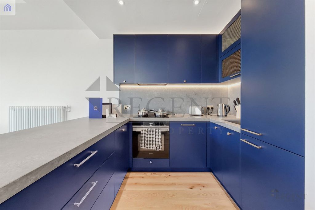 Property photo 3 of 11 Kitchen