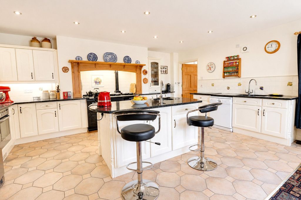 Property photo 3 of 44 Picture No. 63