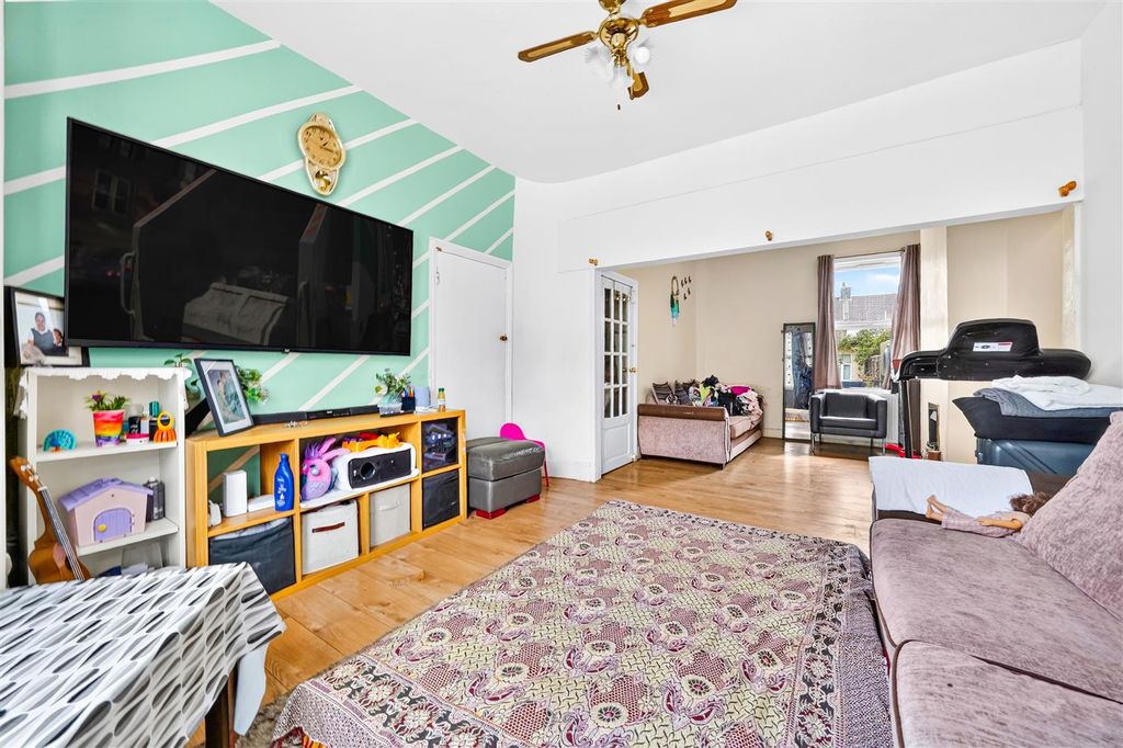 Property photo 3 of 19