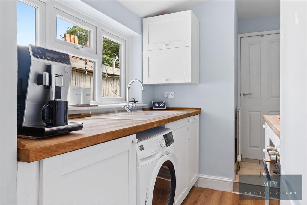 Property photo 3 of 17 Chelsham Road 21 MV-5.Jpg